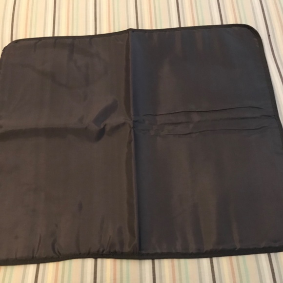 Littlephant Messenger Bag/Changing Bag and accessories - Picture 6 of 11